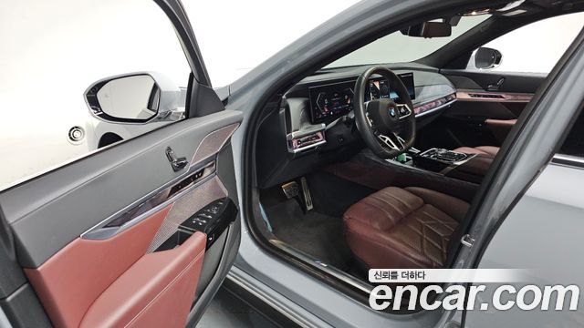 BMW 7 Series (G70) 740i sDrive M Sport 2023 — фото 10