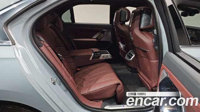 BMW 7 Series (G70) 740i sDrive M Sport 2023 — фото 15