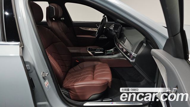 BMW 7 Series (G70) 740i sDrive M Sport 2023 — фото 16
