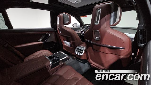 BMW 7 Series (G70) 740i sDrive M Sport 2023 — фото 17
