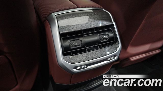 BMW 7 Series (G70) 740i sDrive M Sport 2023 — фото 39