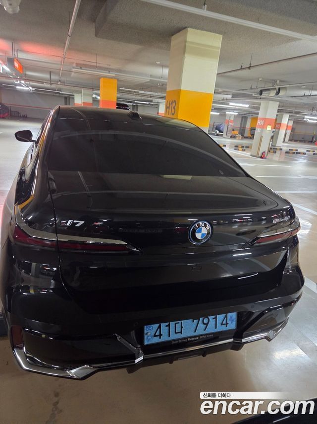 BMW i7 (G70) eDrive 50 M Sport 2024 — фото 3