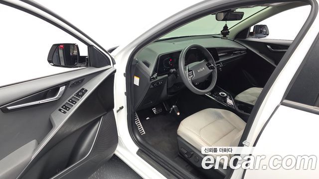 Kia Niro Signature 2022 — фото 10