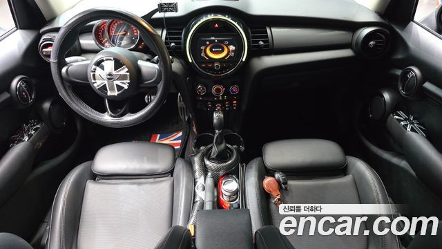 MINI Cooper 5Door Standard 3rd 2018 — фото 7