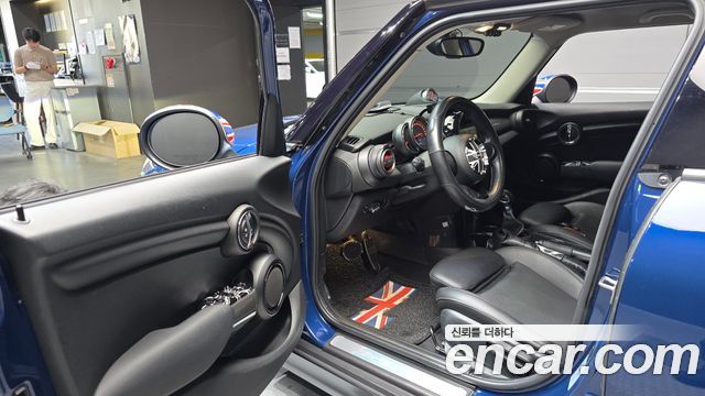 MINI Cooper 5Door Standard 3rd 2018 — фото 10