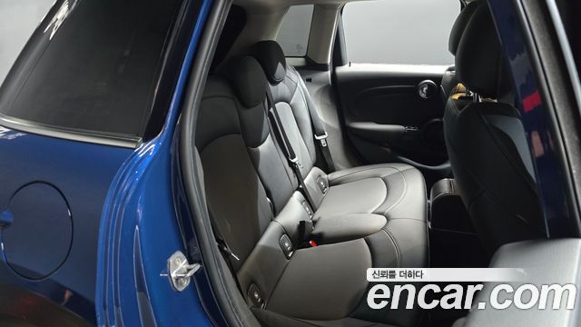 MINI Cooper 5Door Standard 3rd 2018 — фото 11