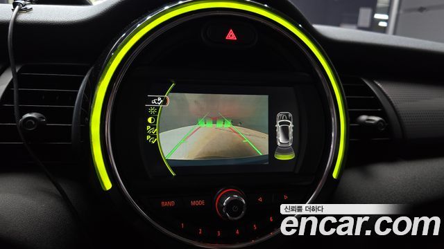 MINI Cooper 5Door Standard 3rd 2018 — фото 14