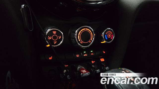 MINI Cooper 5Door Standard 3rd 2018 — фото 16