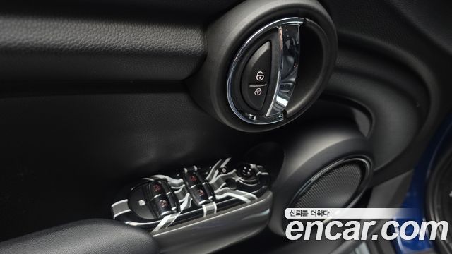 MINI Cooper 5Door Standard 3rd 2018 — фото 20