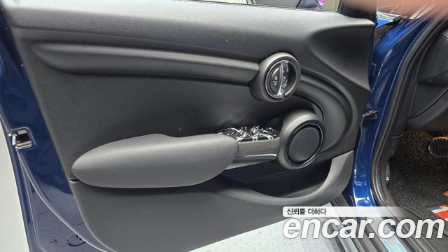 MINI Cooper 5Door Standard 3rd 2018 — фото 24