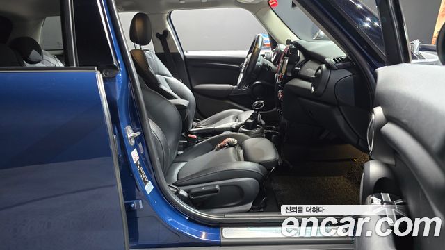 MINI Cooper 5Door Standard 3rd 2018 — фото 26