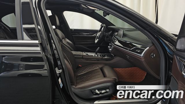 BMW 7 Series (G11) 745e iPerformance Design Pure Excellence 2021 — фото 11