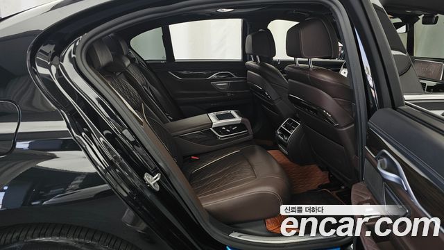 BMW 7 Series (G11) 745e iPerformance Design Pure Excellence 2021 — фото 12