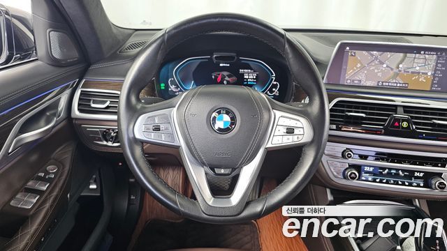 BMW 7 Series (G11) 745e iPerformance Design Pure Excellence 2021 — фото 13
