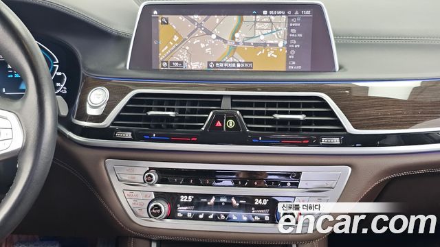 BMW 7 Series (G11) 745e iPerformance Design Pure Excellence 2021 — фото 14