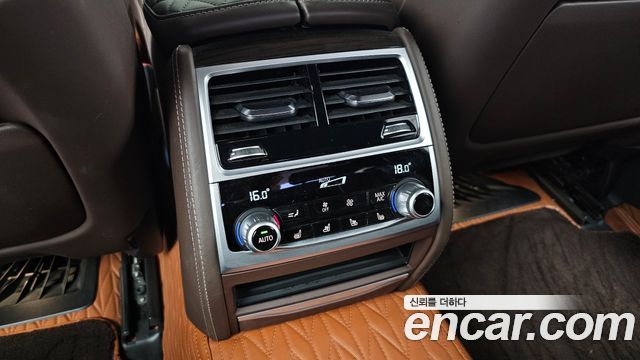 BMW 7 Series (G11) 745e iPerformance Design Pure Excellence 2021 — фото 19