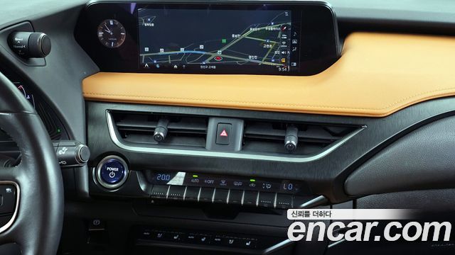 Lexus UX250h 2.0 AWD 2019 — фото 14