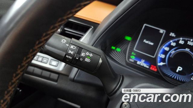 Lexus UX250h 2.0 AWD 2019 — фото 34