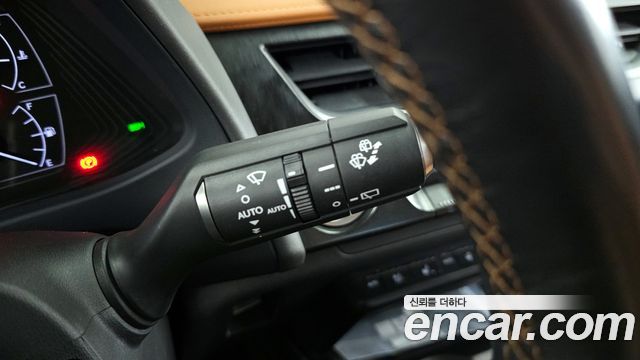 Lexus UX250h 2.0 AWD 2019 — фото 35