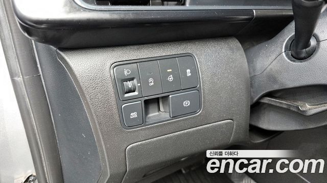 Hyundai Staria 4WD Tourer 11-Seater Modern 2022 — фото 18