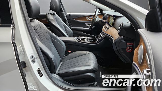 Mercedes-Benz E-Class (W213) E300e Exclusive 2019 — фото 11