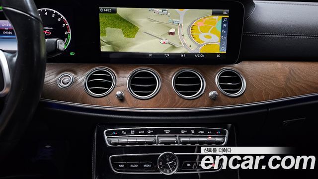 Mercedes-Benz E-Class (W213) E300e Exclusive 2019 — фото 14
