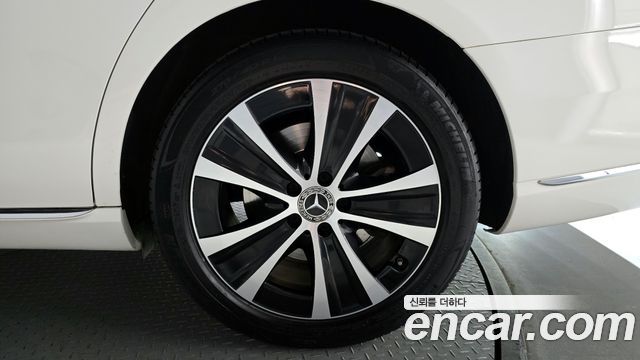 Mercedes-Benz E-Class (W213) E300e Exclusive 2019 — фото 21