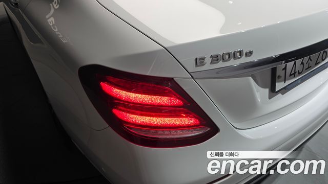 Mercedes-Benz E-Class (W213) E300e Exclusive 2019 — фото 23