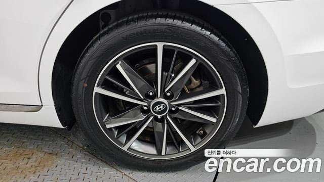 Hyundai Grandeur (IG) 2.5 Le Blanc 2023 — фото 21