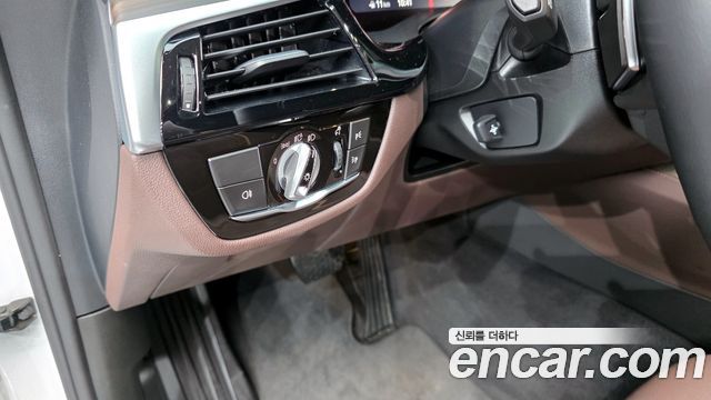 BMW 6 Series GT (G32) 630i xDrive Luxury 2023 — фото 17