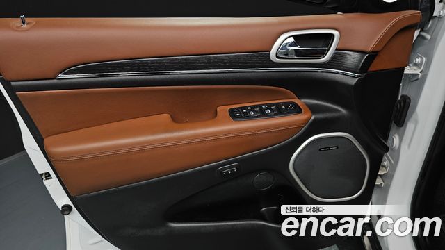 Jeep Grand Cherokee 3.6 Summit WK2 2020 — фото 18