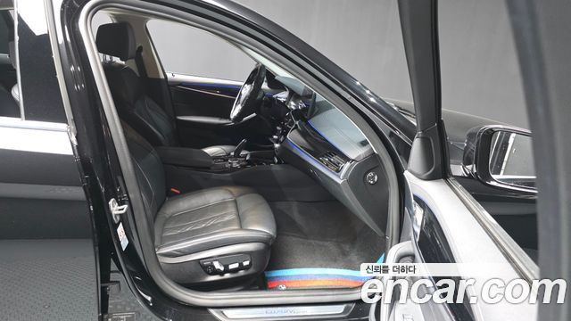 BMW 5 Series (G30) 523d Luxury 2021 — фото 15