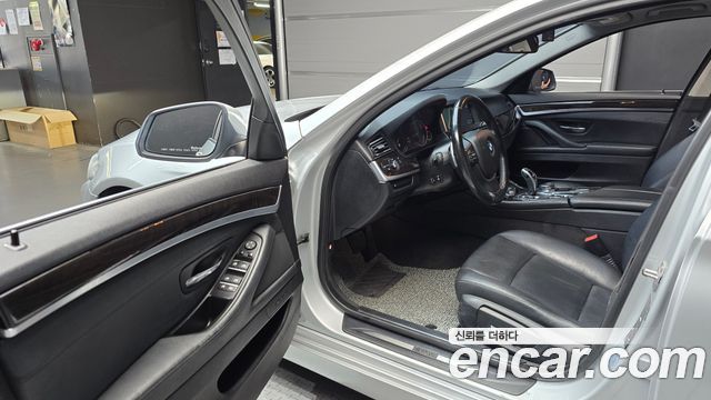 BMW 5 Series (F10) 528i 2014 — фото 10