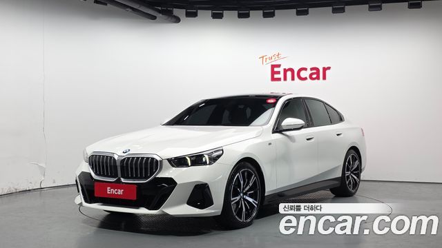 BMW 5 Series (G60) 530i xDrive M Sport 2025 — фото 1