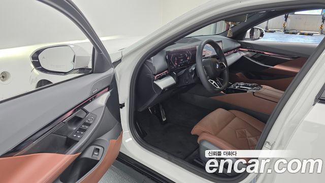 BMW 5 Series (G60) 530i xDrive M Sport 2025 — фото 10