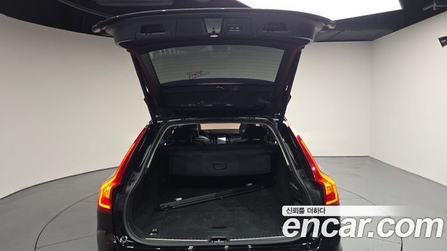 Volvo V90 Cross Country T5 AWD 2018 — фото 30