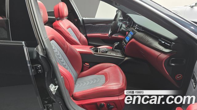Maserati Quattroporte 3.0 V6 Granlusso 2019 — фото 26