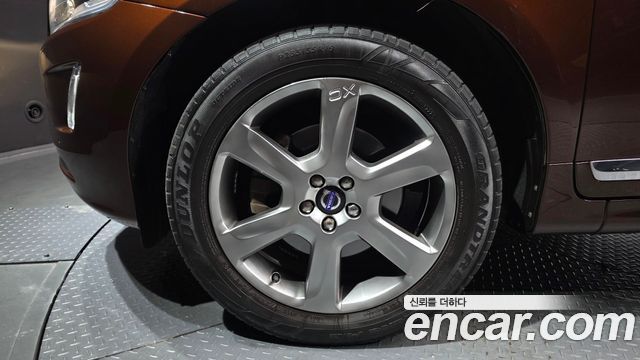 Volvo XC60 D5 AWD 1st 2015 — фото 5