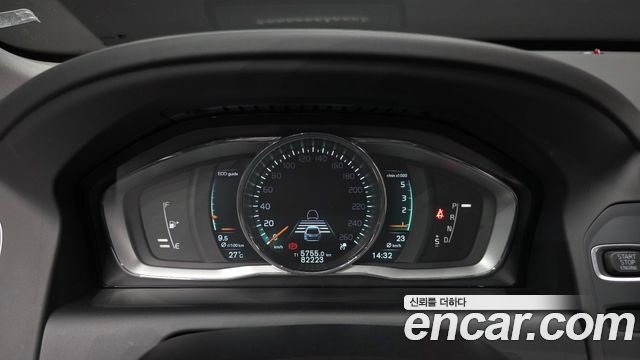 Volvo XC60 D5 AWD 1st 2015 — фото 8