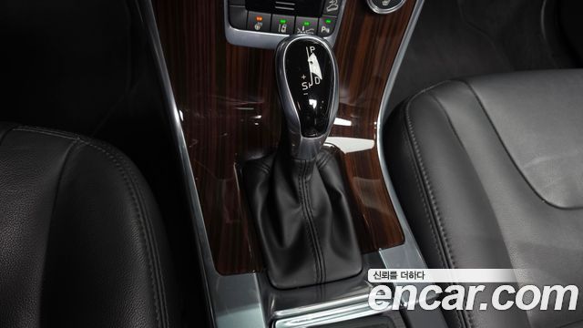 Volvo XC60 D5 AWD 1st 2015 — фото 9