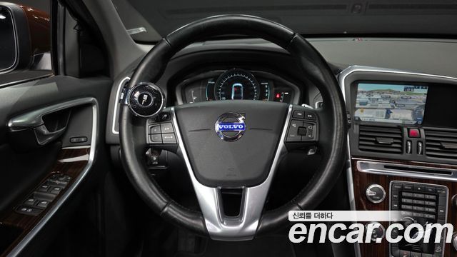 Volvo XC60 D5 AWD 1st 2015 — фото 13