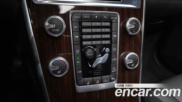 Volvo XC60 D5 AWD 1st 2015 — фото 16