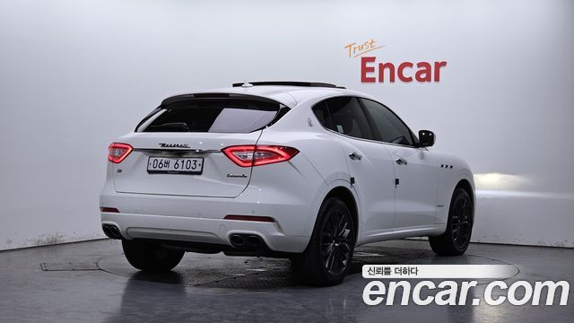 Maserati Levante 3.0 AWD GranLusso 2019 — фото 2