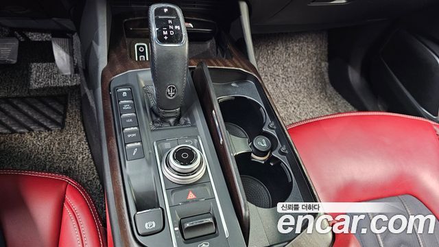 Maserati Levante 3.0 AWD GranLusso 2019 — фото 9