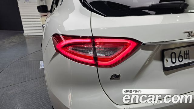 Maserati Levante 3.0 AWD GranLusso 2019 — фото 23