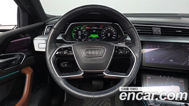 Audi e-tron 55 Quattro 2020 — фото 13
