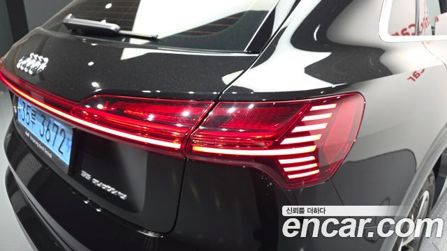 Audi e-tron 55 Quattro 2020 — фото 23