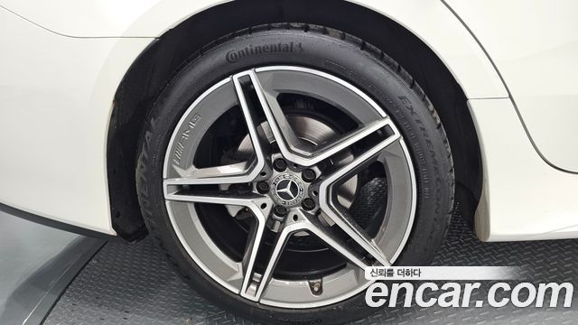 Mercedes-Benz CLS-Class (C257) CLS300d AMG Line 2019 — фото 5