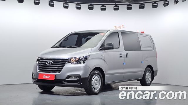 Hyundai Grand Starex Van 5-Seater Style