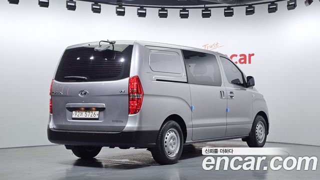 Hyundai Grand Starex Van 5-Seater Style 2021 — фото 2
